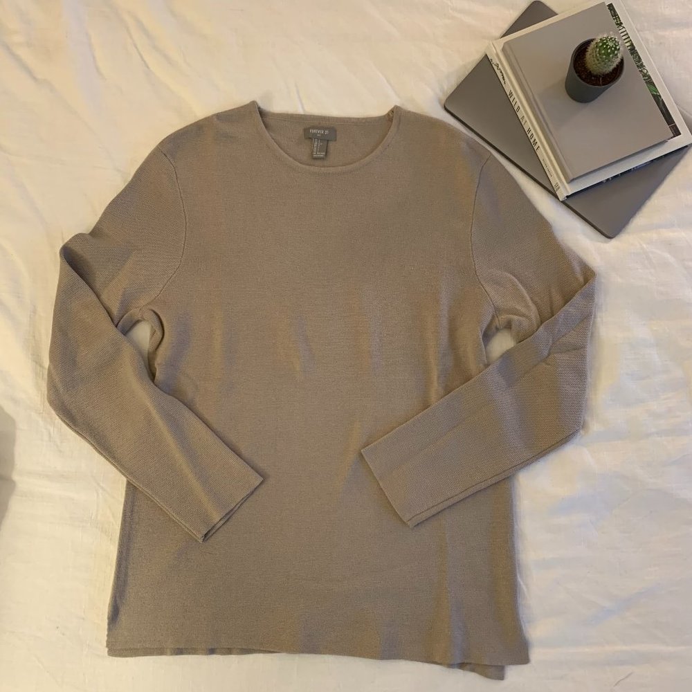 L Men's beige knit sweater